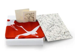 Geschenkset Chiyogami Mit Furoshiki Kuren M, Rot -Einrichtungsgeschäft geschenkset chiyogami mit furoshiki kuren m rot 1