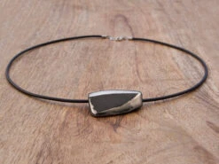 Halsschmuck Shinobu -Einrichtungsgeschäft halsschmuck shinobu 1