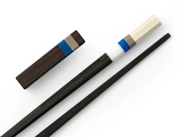Japanische Essstäbchen Aoyama Blue, Ebenholz, mit Ablage Japanische Essstäbchen Aoyama Blue, Ebenholz, Mit Ablage -Einrichtungsgeschäft japanische essstaebchen aoyama blue ebenholz mit ablage 1