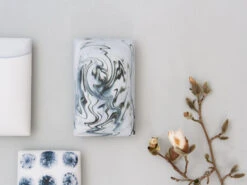 Japanische Vase Act/ Hallucination, Weiß -Einrichtungsgeschäft japanische vase act hallucination weiss 1