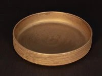 Shusetsu Servierplatte Gold, tief, stapelbar Shusetsu Servierplatte Gold, Tief, Stapelbar -Einrichtungsgeschäft shusetsu servierplatte gold tief stapelbar3